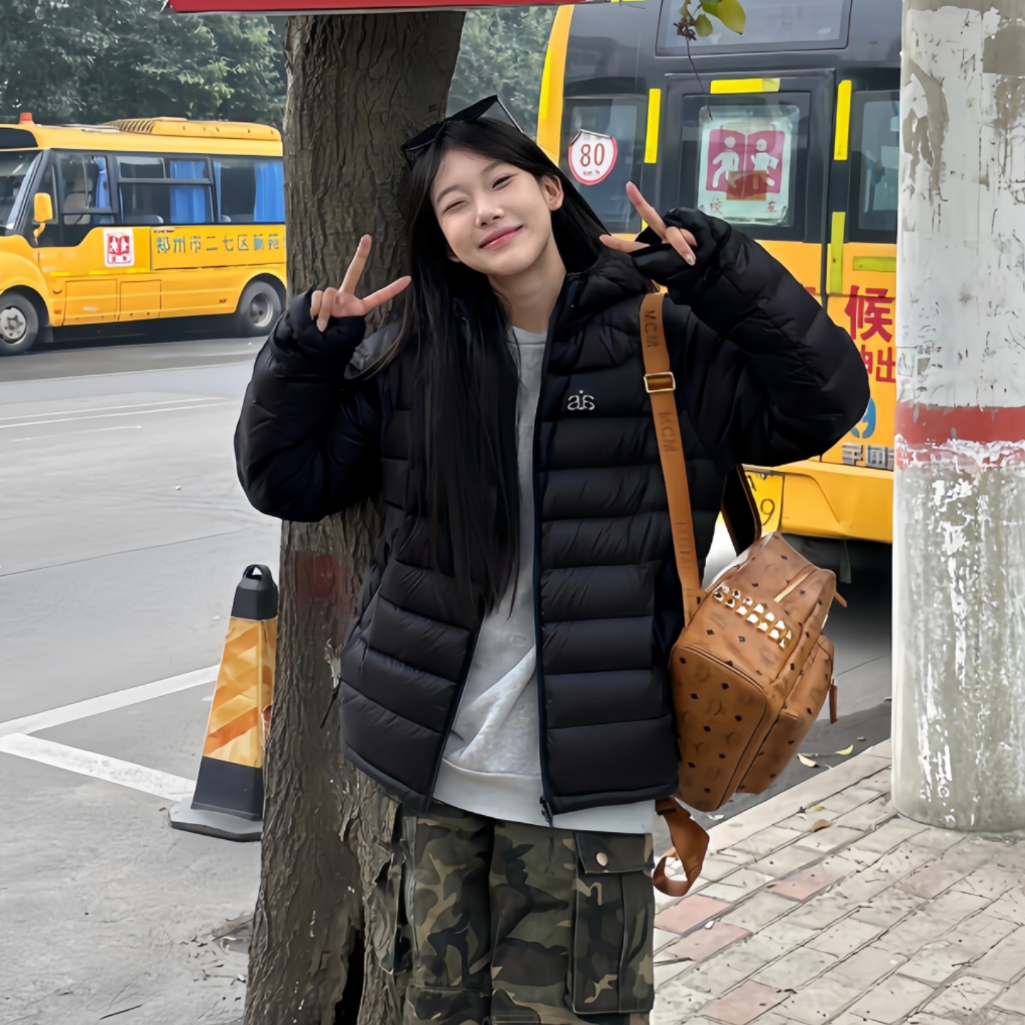 2025冬季新款时尚轻薄短款排骨羽绒服女韩系小个子爆款保暖外套潮