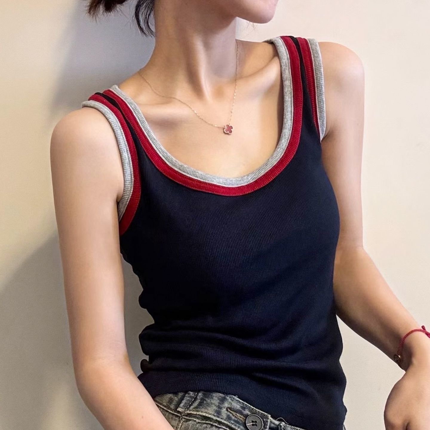 2025夏季新款撞色拼接吊带背心带胸垫女韩版修身打底外穿无袖上衣