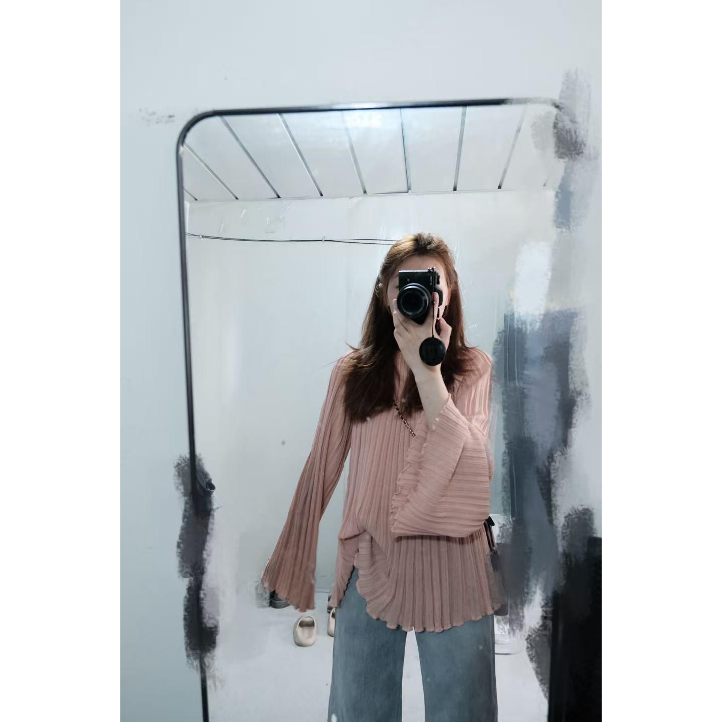 2025开春小众穿搭设计感独特漂亮橘粉色压褶喇叭袖针织衬衫上衣