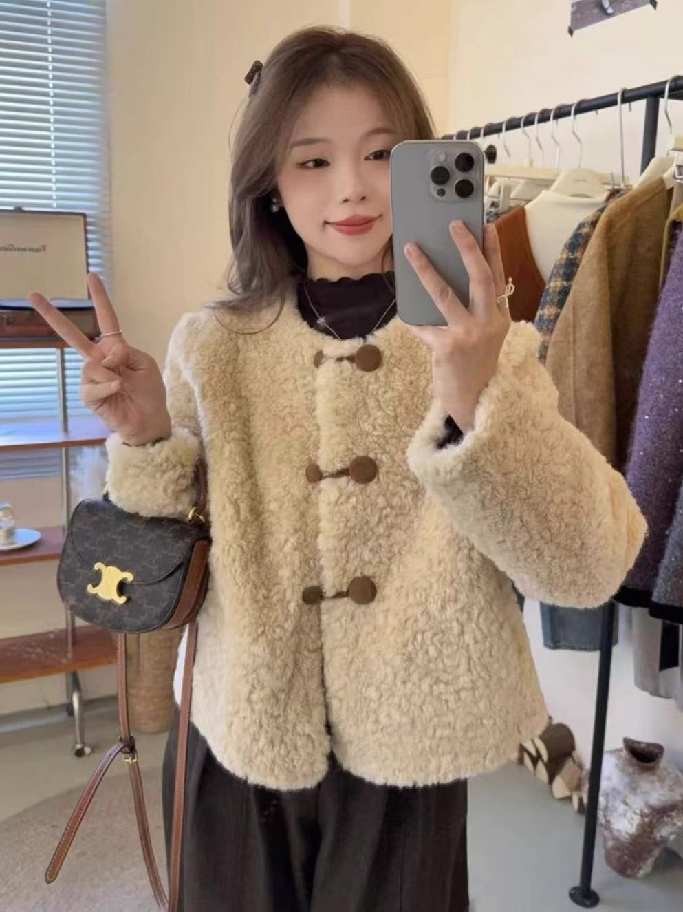 小香风短款羊羔毛外套女冬季2025新款小个子加厚皮毛一体毛绒上衣