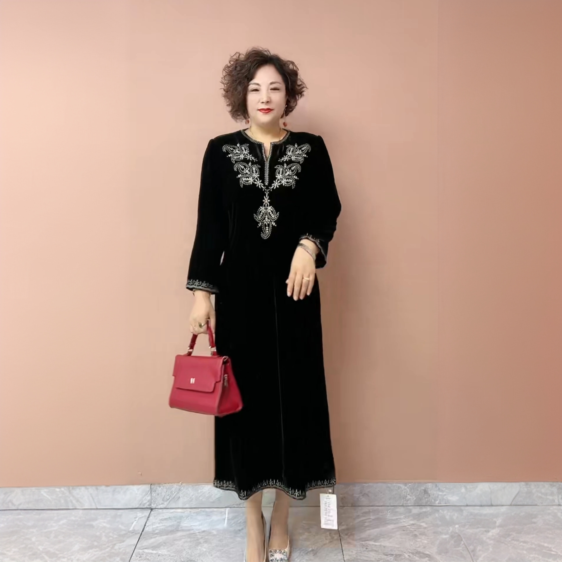 菲姐专属原版早秋新款轻奢丝绒刺绣长袖中长款连衣裙时尚宽松裙子