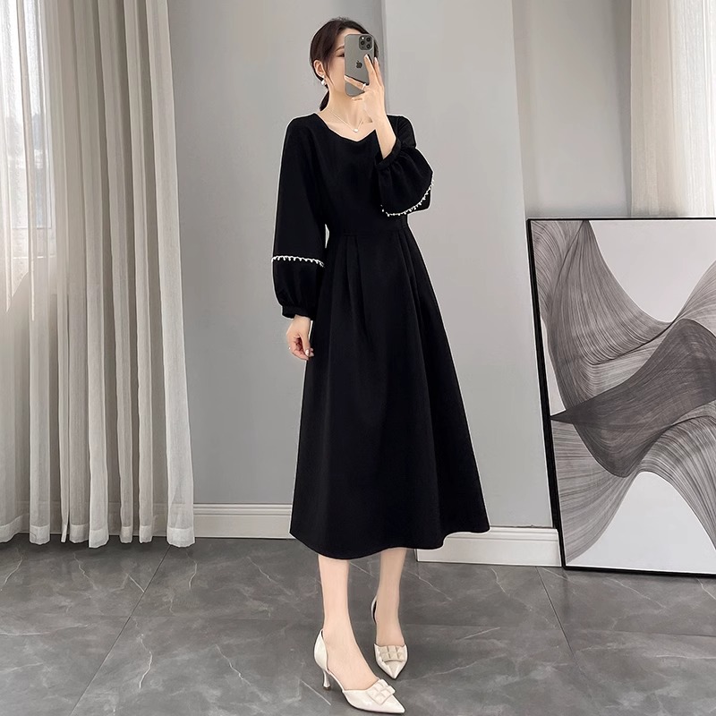 大码黑色连衣裙女春秋2025新款法式收腰显瘦A字裙气质中长款裙子