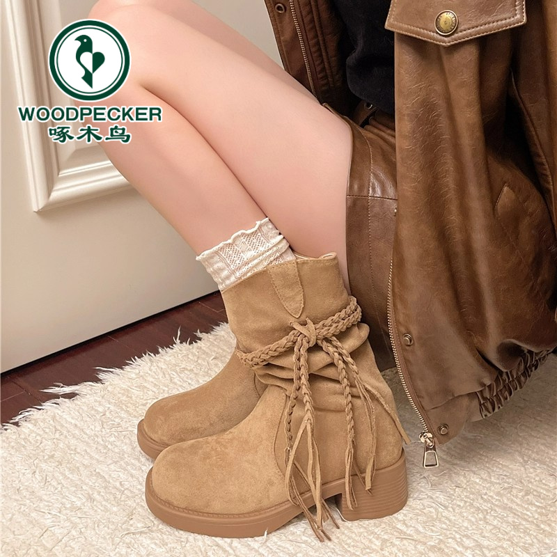 啄木鸟流苏短靴女2025秋冬新款厚底褶皱堆堆靴复古粗跟中筒骑士靴