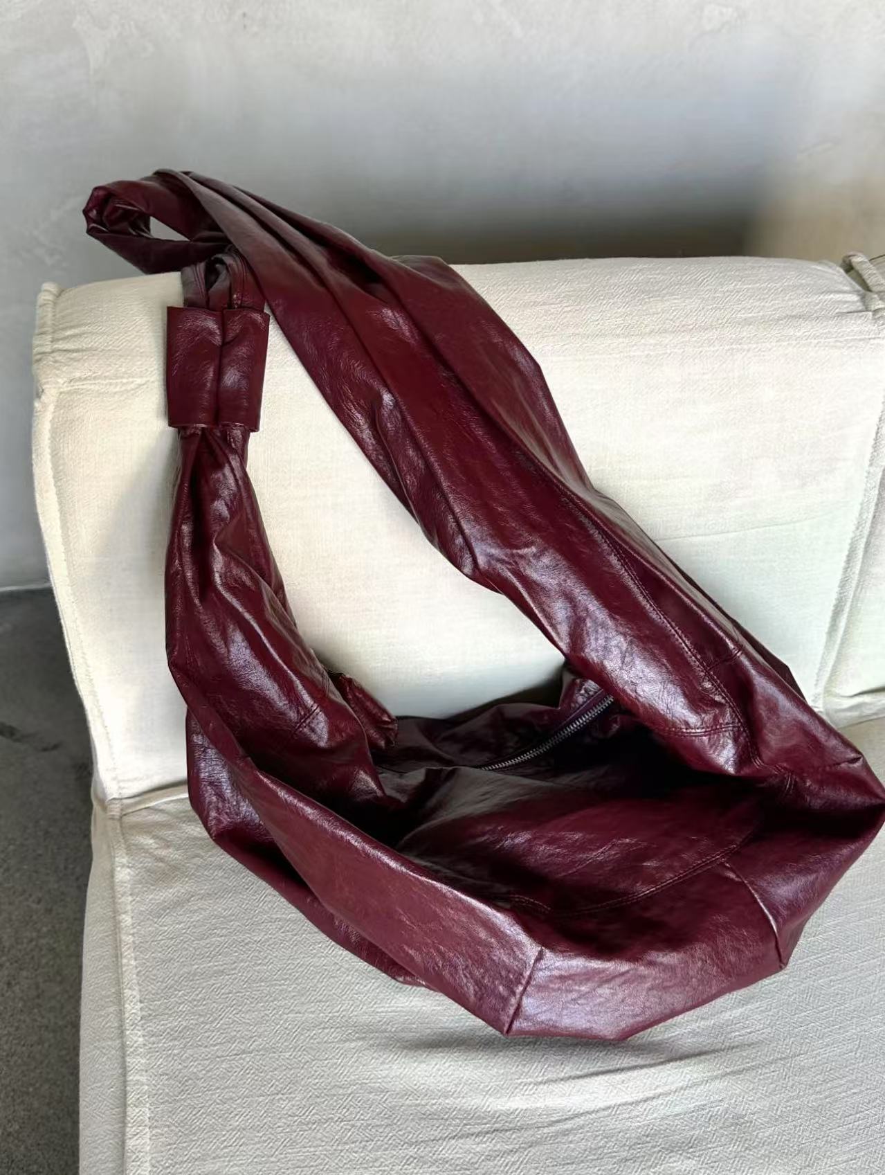 V.vion西野牧人油蜡牛角包小众复古单肩斜挎包大容量上班通勤包女