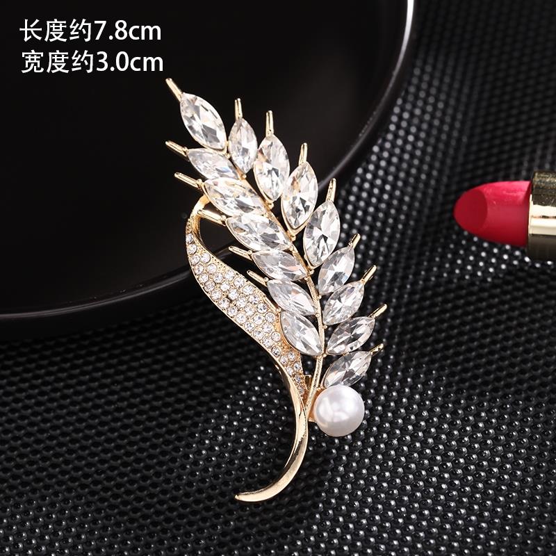 胸针高档女2025年新款潮叶子别针配饰可爱日系