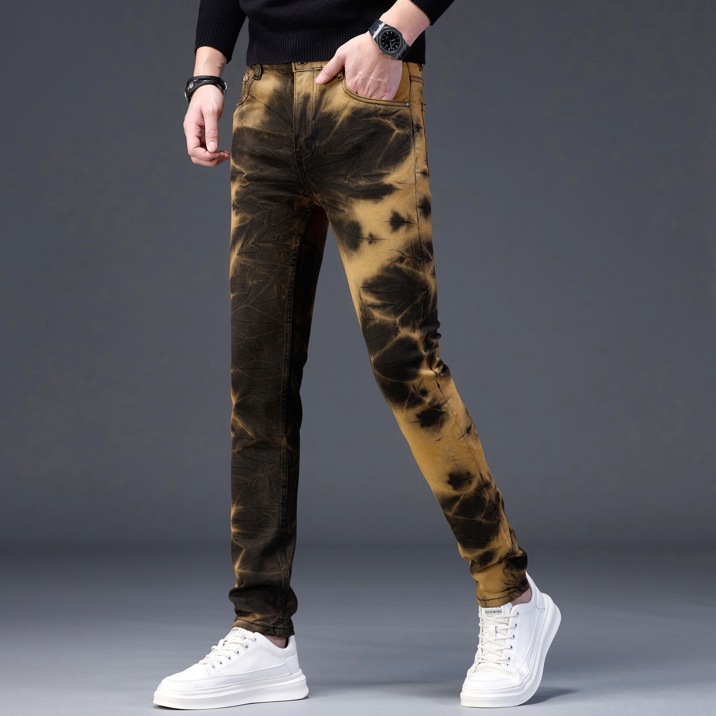 2025冬季新款高端网红印花潮牌牛仔裤男款弹力修身小脚百搭休闲裤