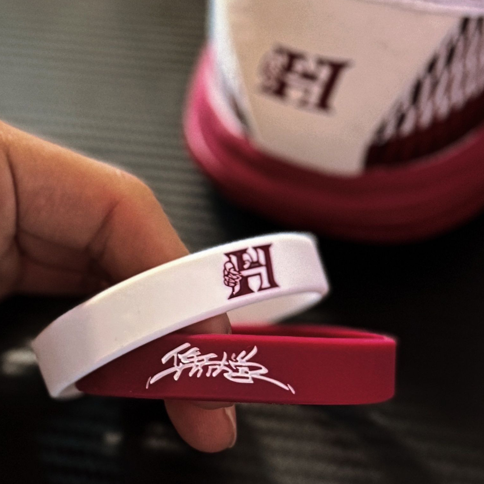 华侨大学手环KR柯冉篮球手环网红硅胶运动手环男女款手链美式手环