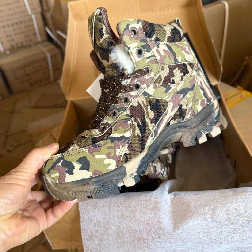 处理户外雪地靴高帮棉靴保暖防滑（鞋面颜色随机发货）