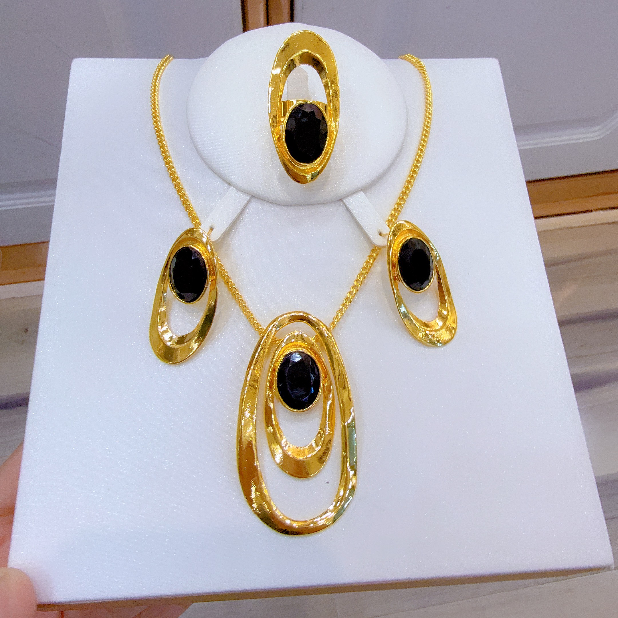 铜合金亚克力项链 新款时尚金子同款三件套首饰altun pasu个性023