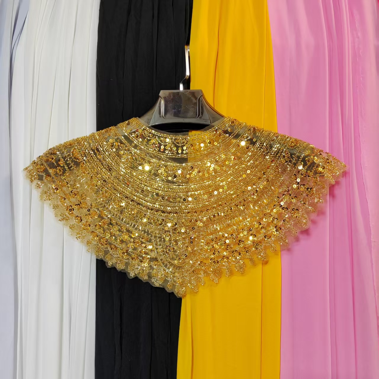 重工制作银白色黄色黑色珠钻装饰蕾丝花片闪亮手工珠片领花辅料