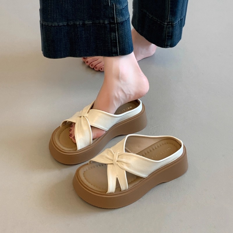 厚底增高交叉凉拖鞋女夏外穿超火2025新款高级感配裙子沙滩罗马鞋