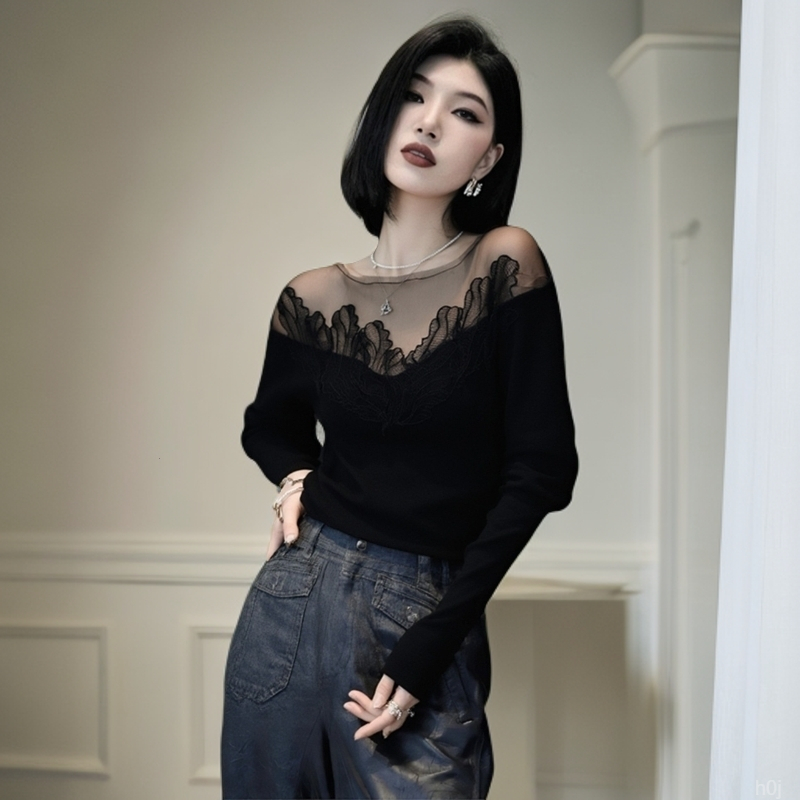 小众设计韩系黑色上衣高级感穿搭网纱早秋蕾丝拼接显瘦针织衫气质