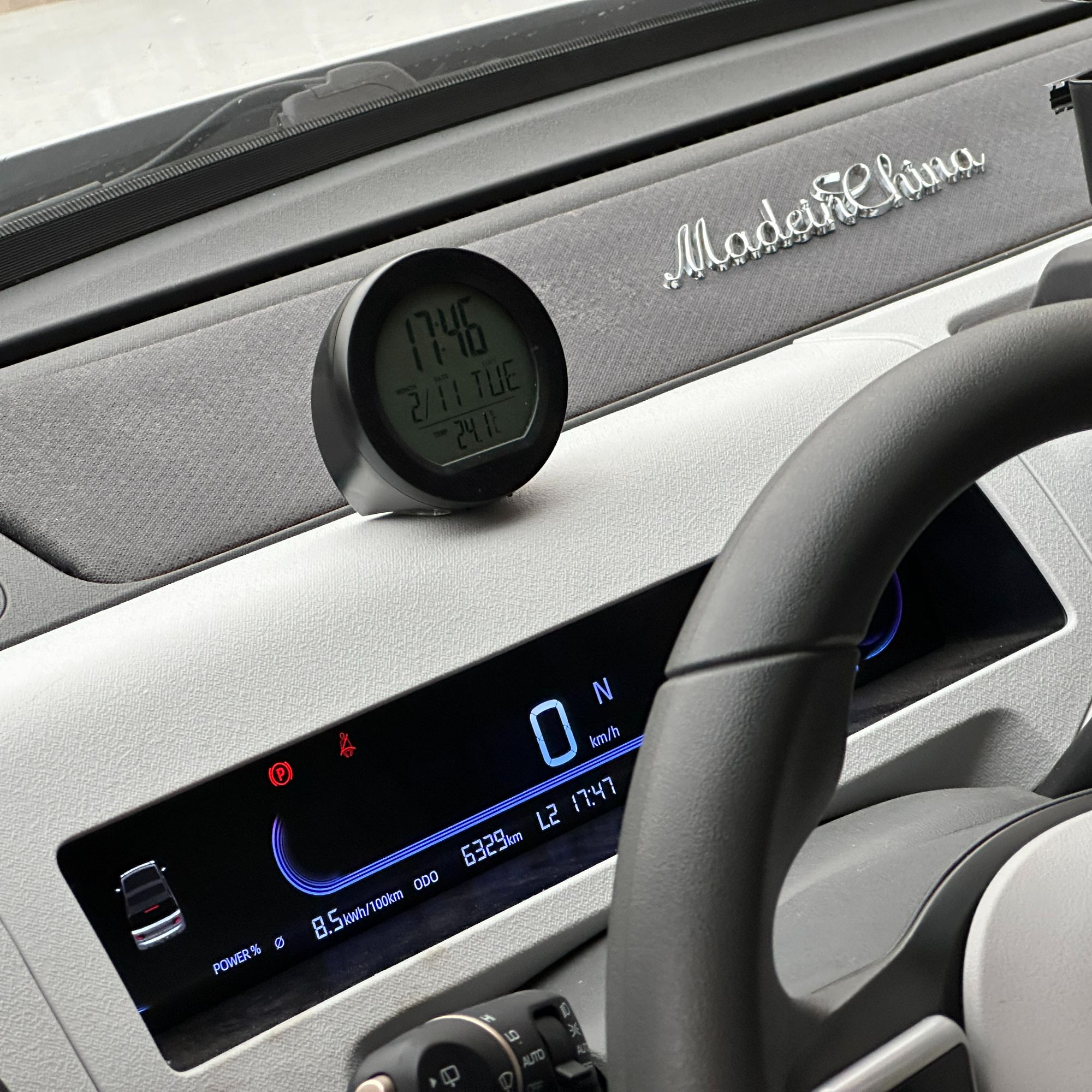 新款车载电子时钟  太阳能电池电子表 温度时间一体带夜光时钟