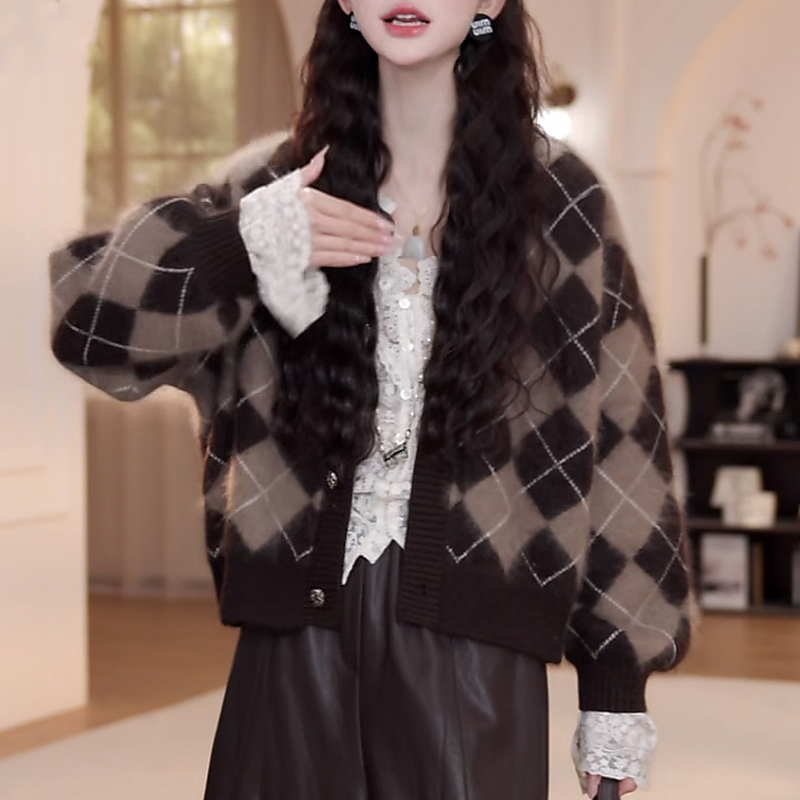 巨好看软糯糯舒适秋冬新款棱形格毛衣外套长袖宽松洋气开衫上衣