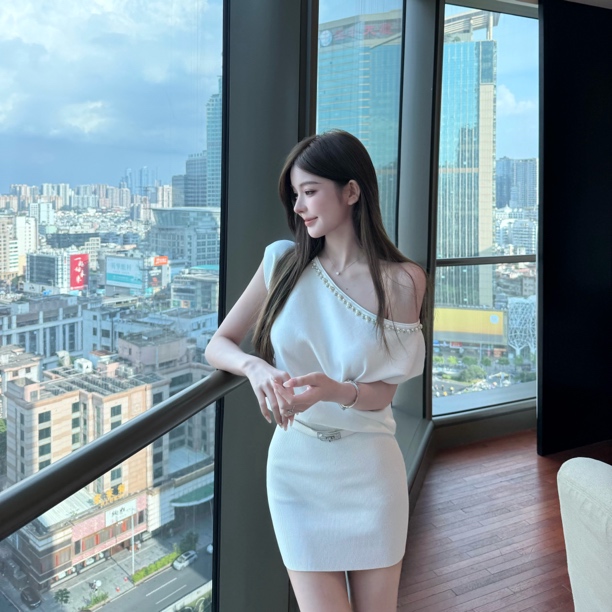 FAY【白玉兰】斜肩慵懒钉珠配腰带裙子针织淑女洋气约会白色连衣裙
