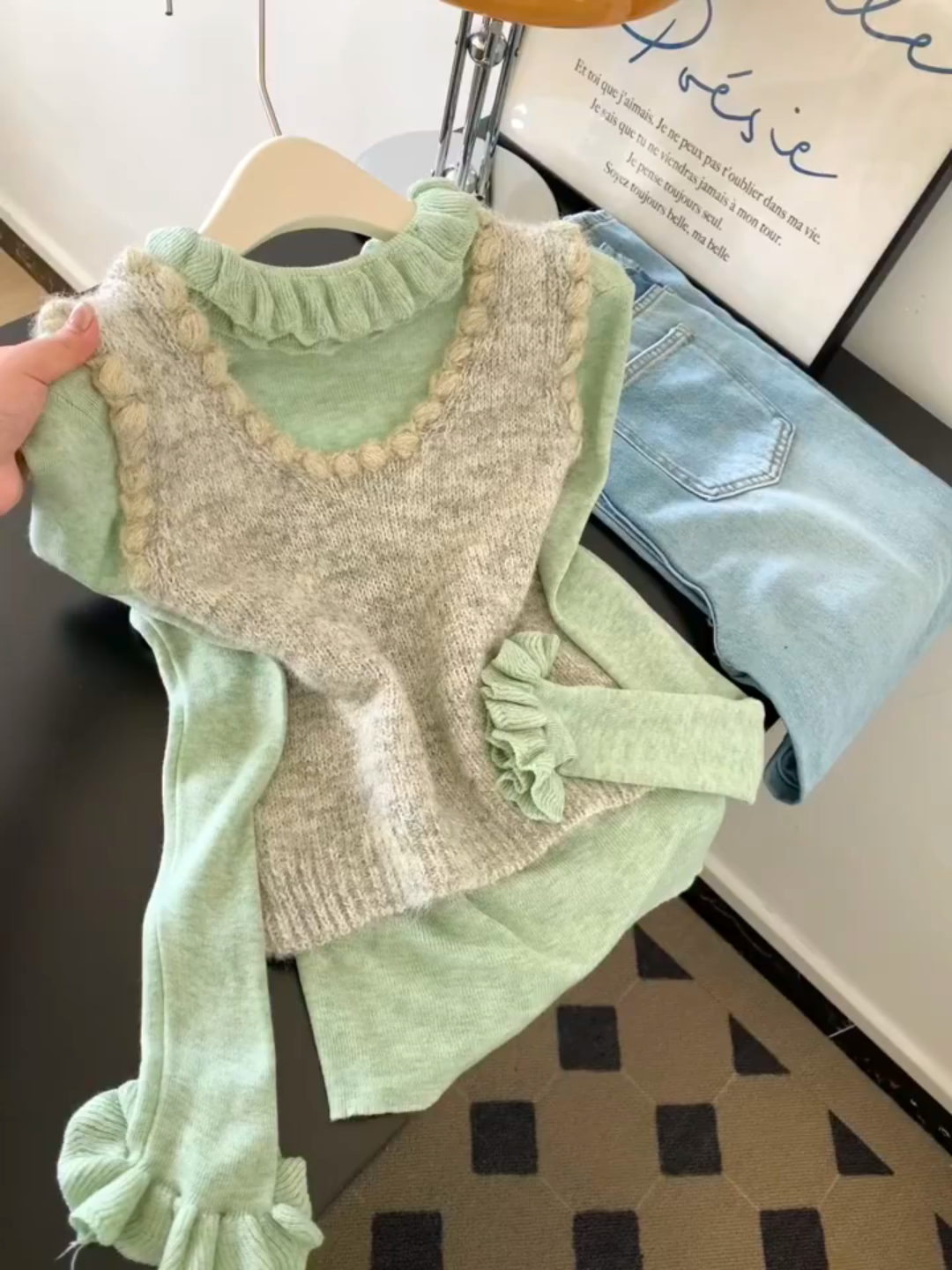 2025软糯韩系的花纱灰杏色针织马甲背心绿色毛衣女韩系时尚两件套