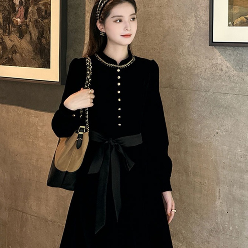 早秋轻奢气场强大赫本风裙子重要场合独特漂亮黑色宴会丝绒连衣裙