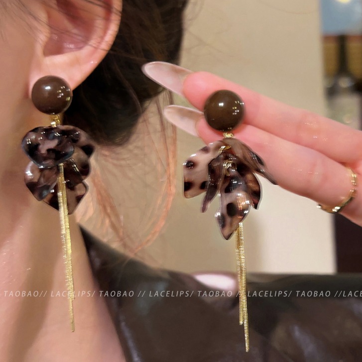 秋冬浪漫~美拉德豹纹花瓣流苏耳钉2025新款高级感轻奢氛围感耳饰