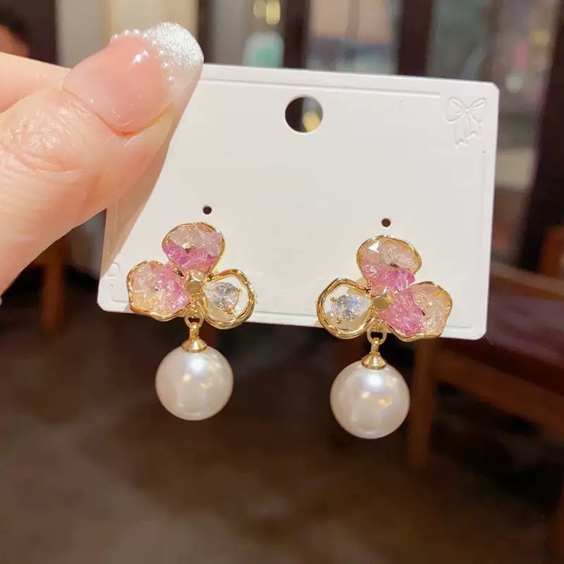 铜合金仿珍珠耳饰 新款高级感花朵仿珍珠耳环轻奢小众设计耳钉