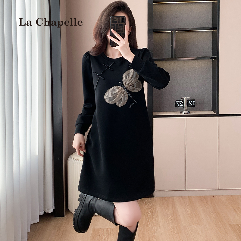 拉夏贝尔高级感国风减龄显瘦连衣裙女秋季宽松赫本气质百搭小黑裙