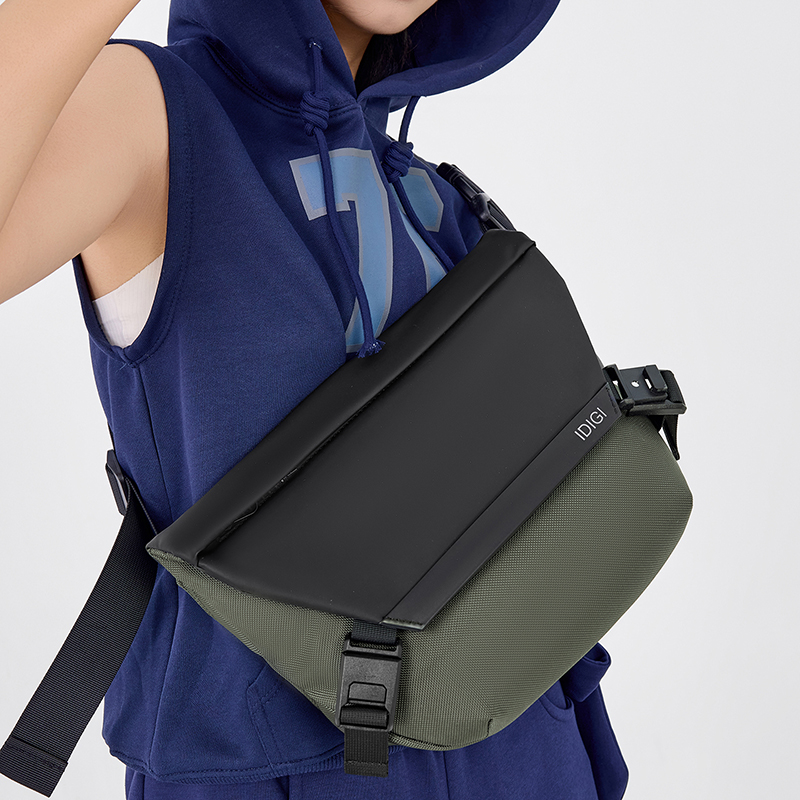 2025多功能机车通勤包单肩包防水耐磨时尚户外休闲百搭潮流