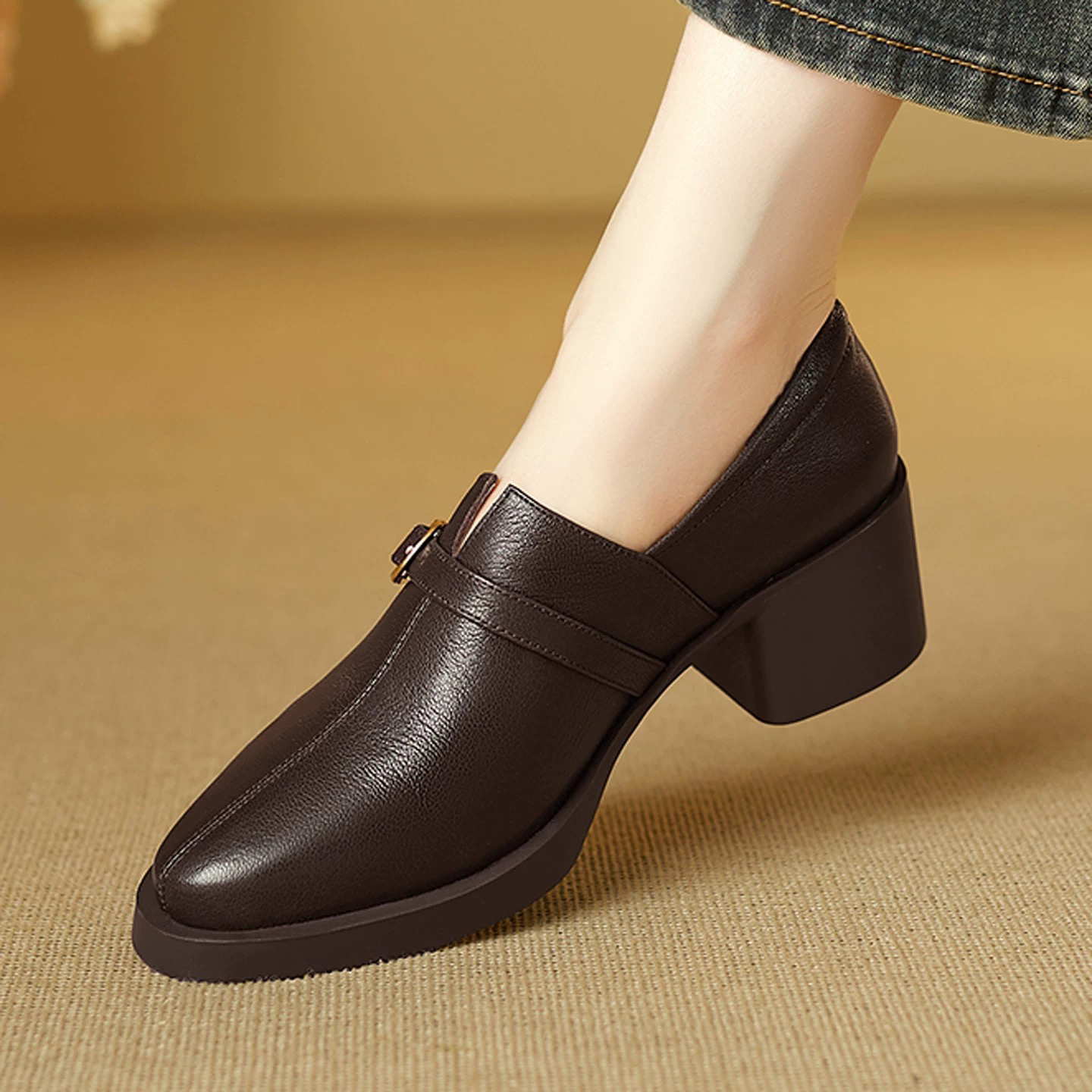 大码乐福鞋尖头扣一脚蹬小皮鞋女春秋复古真皮中跟粗跟深口单鞋女