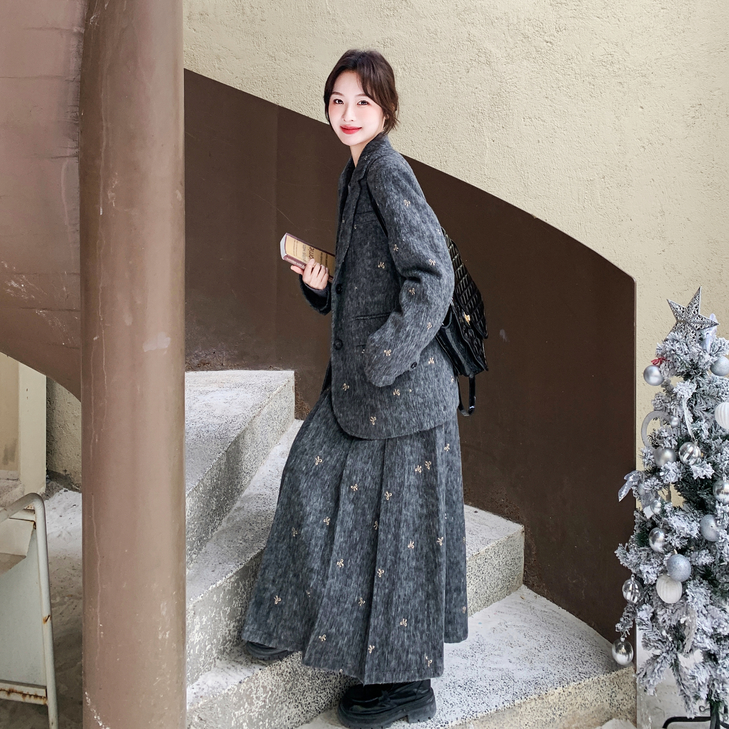 高级感羊毛呢刺绣羽绒服西装套装裙女冬季2025新款韩系气质两件套