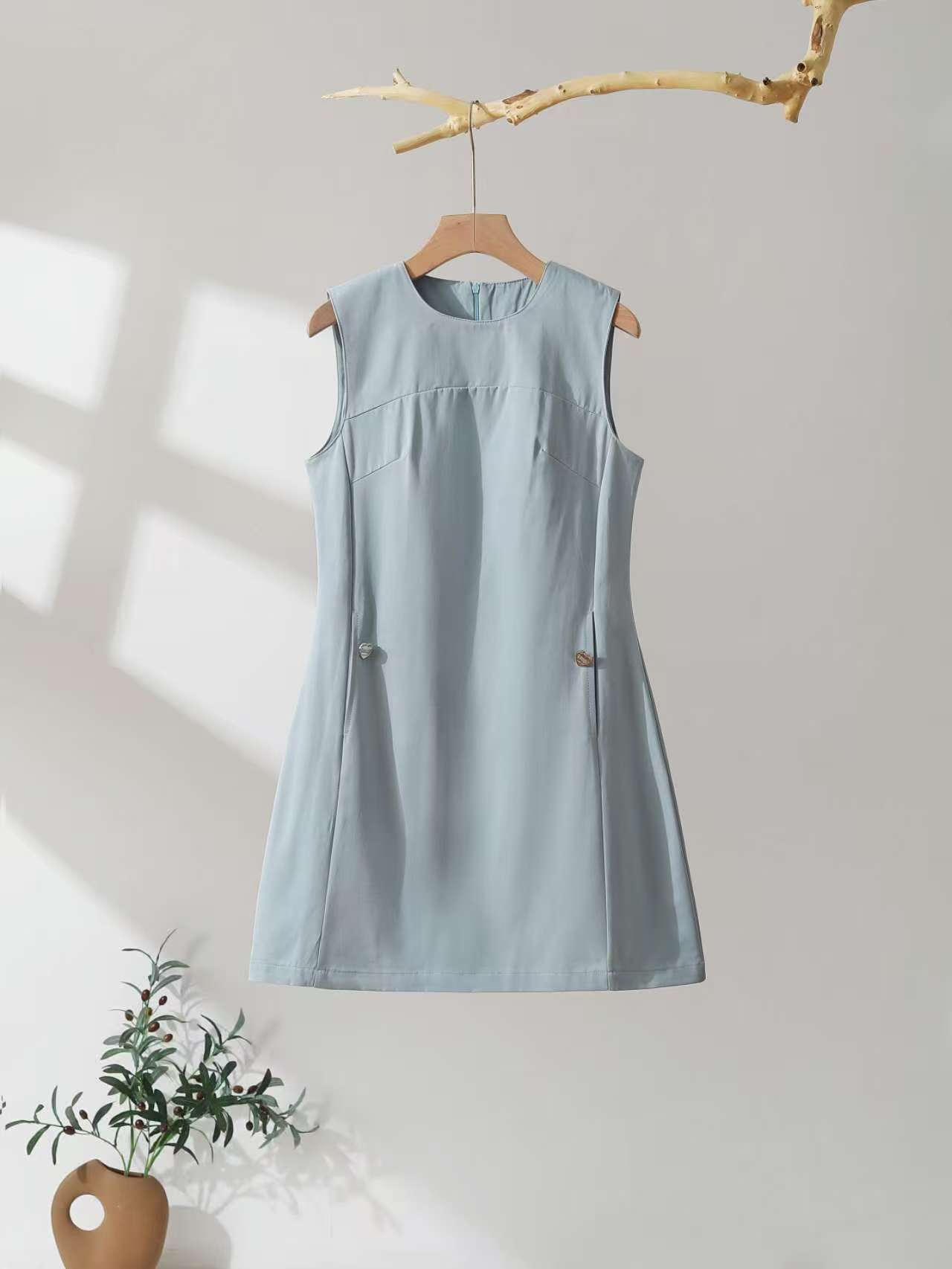 中长裙小众连衣裙设计感休闲夏季新款常规短袖吊带裙无袖长裙女