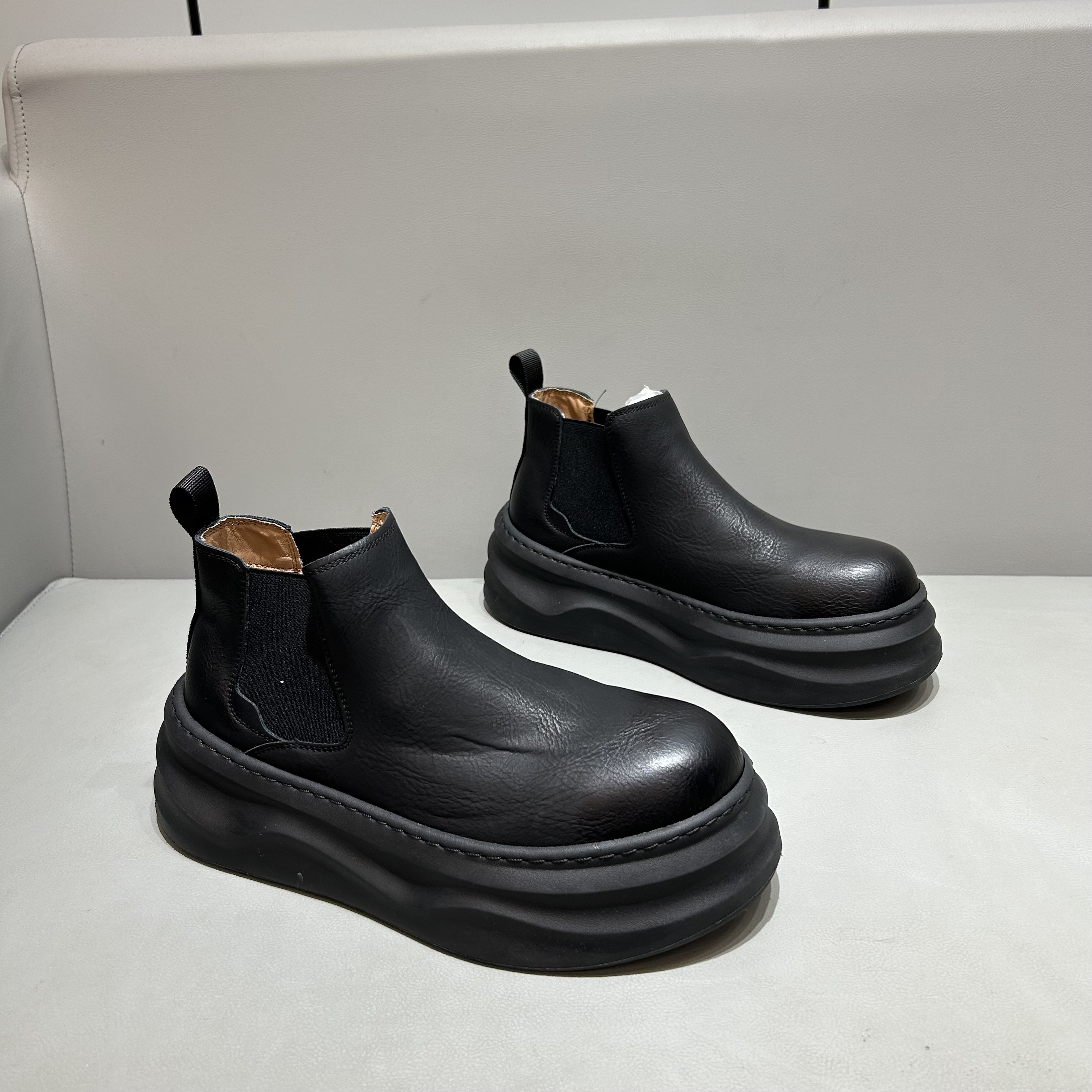 2025秋冬新款欧洲站复古烟筒舒适百搭男士增高厚底切尔西短靴