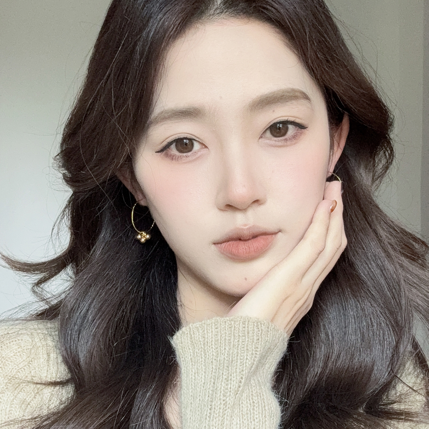 oushipei/欧诗佩 铜合金耳饰  韩版轻奢金色小花球耳环女细圈耳饰