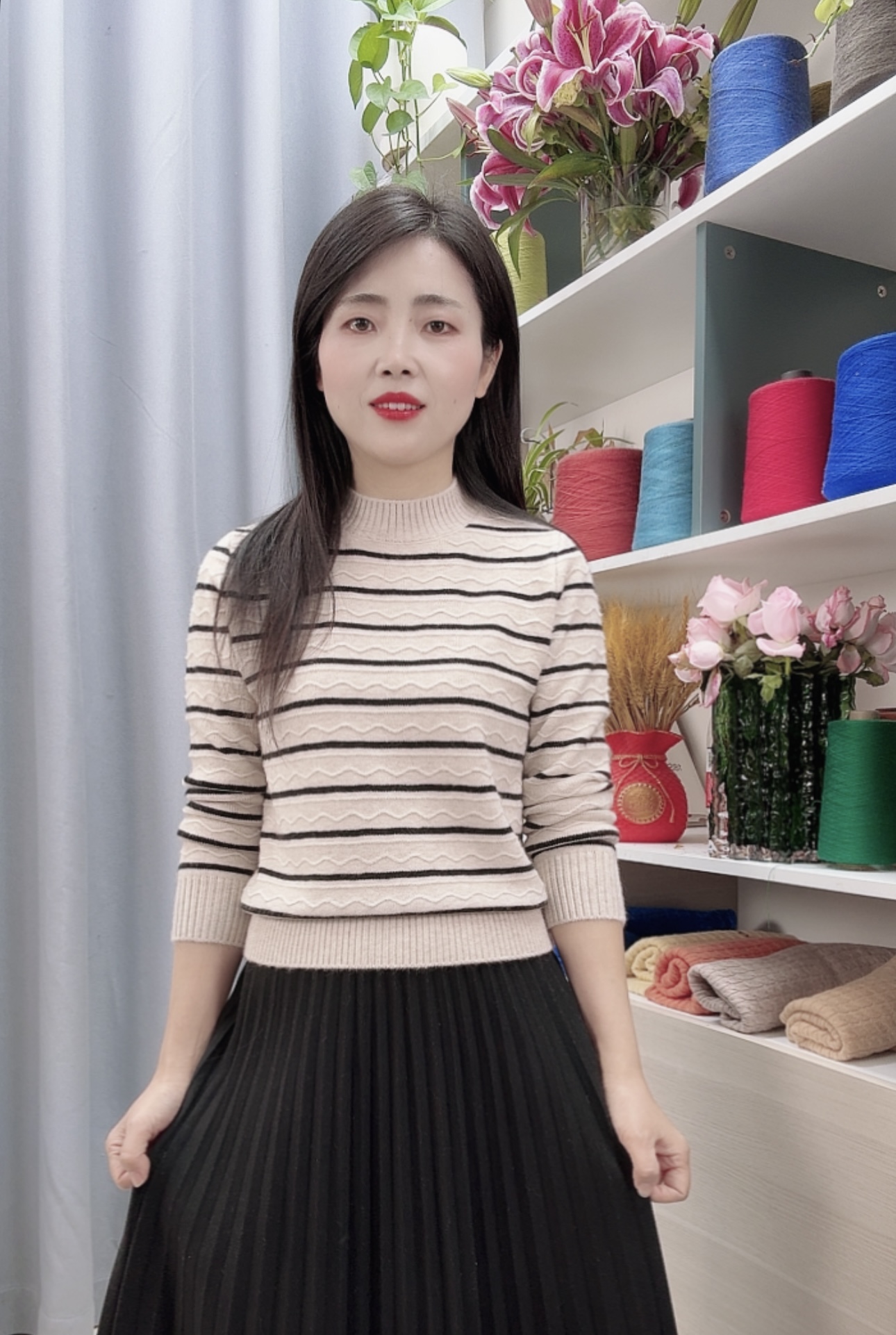 2025秋冬新款精致钮扣设计感条纹显瘦遮肉保暖中领长袖女加厚上衣