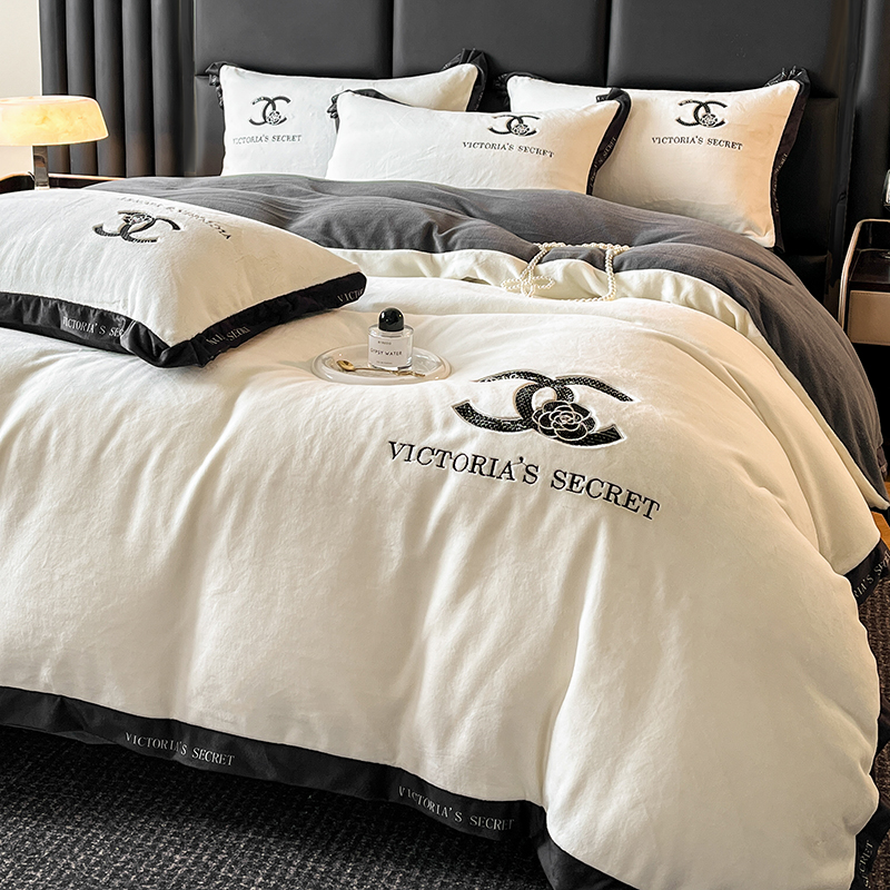 秋冬全消光牛奶绒刺绣四件套轻奢高级感双面绒被套床单床上用品4