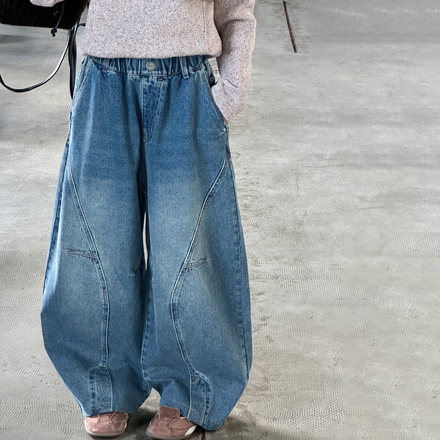 女童牛仔裤2025新款秋季韩版软牛仔拼接弯刀牛仔裤5-14岁潮流宽松