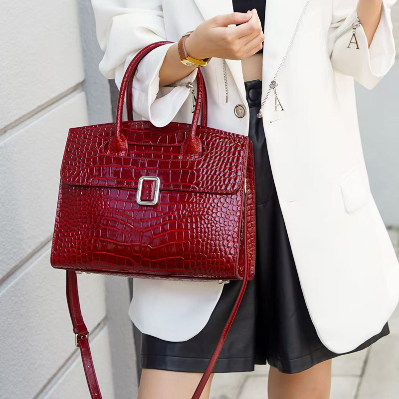 2025秋冬新款牛皮单肩斜挎包高级感鳄鱼纹真皮大容量手提包女气质