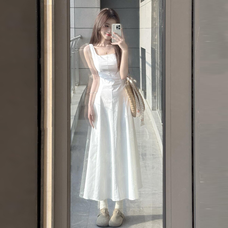 法式高级感白色吊带连衣裙子女夏季2025新款海边度假气质收腰长裙