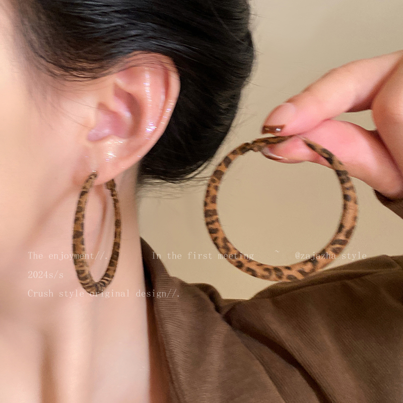 铜合金布艺耳饰 复古豹纹圆圈大耳圈巨好看高级感耳环夸张耳饰564