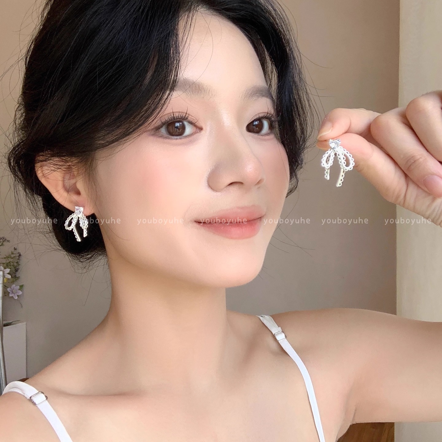 铜合金耳饰 蕾丝蝴蝶结珠珠耳环女轻奢高级感耳钉后挂式精致耳饰