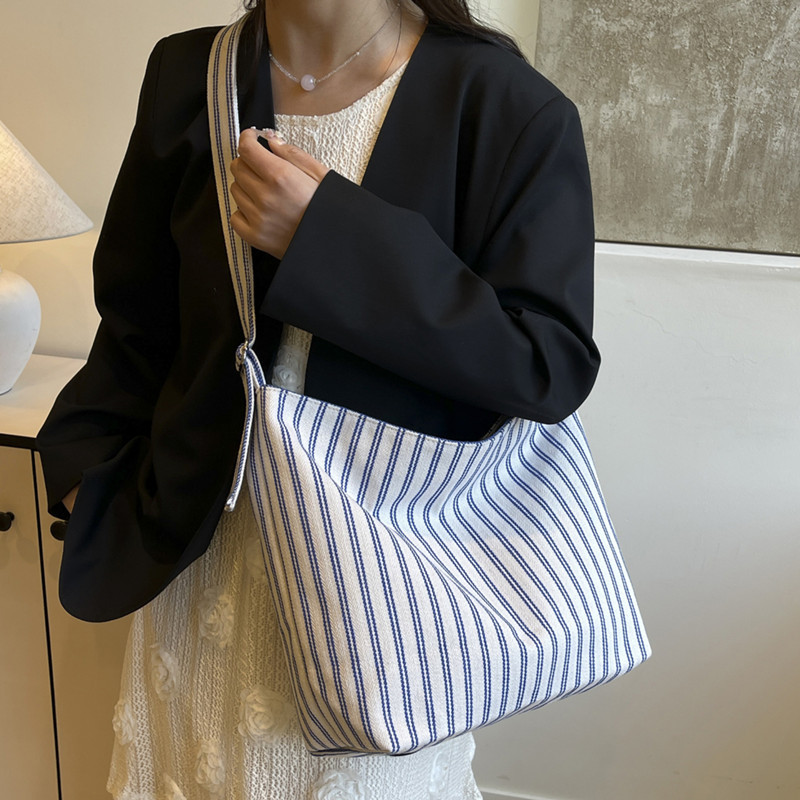 韩系条纹通勤气质帆布包女夏小众文艺学生单肩包百搭大容量斜挎包