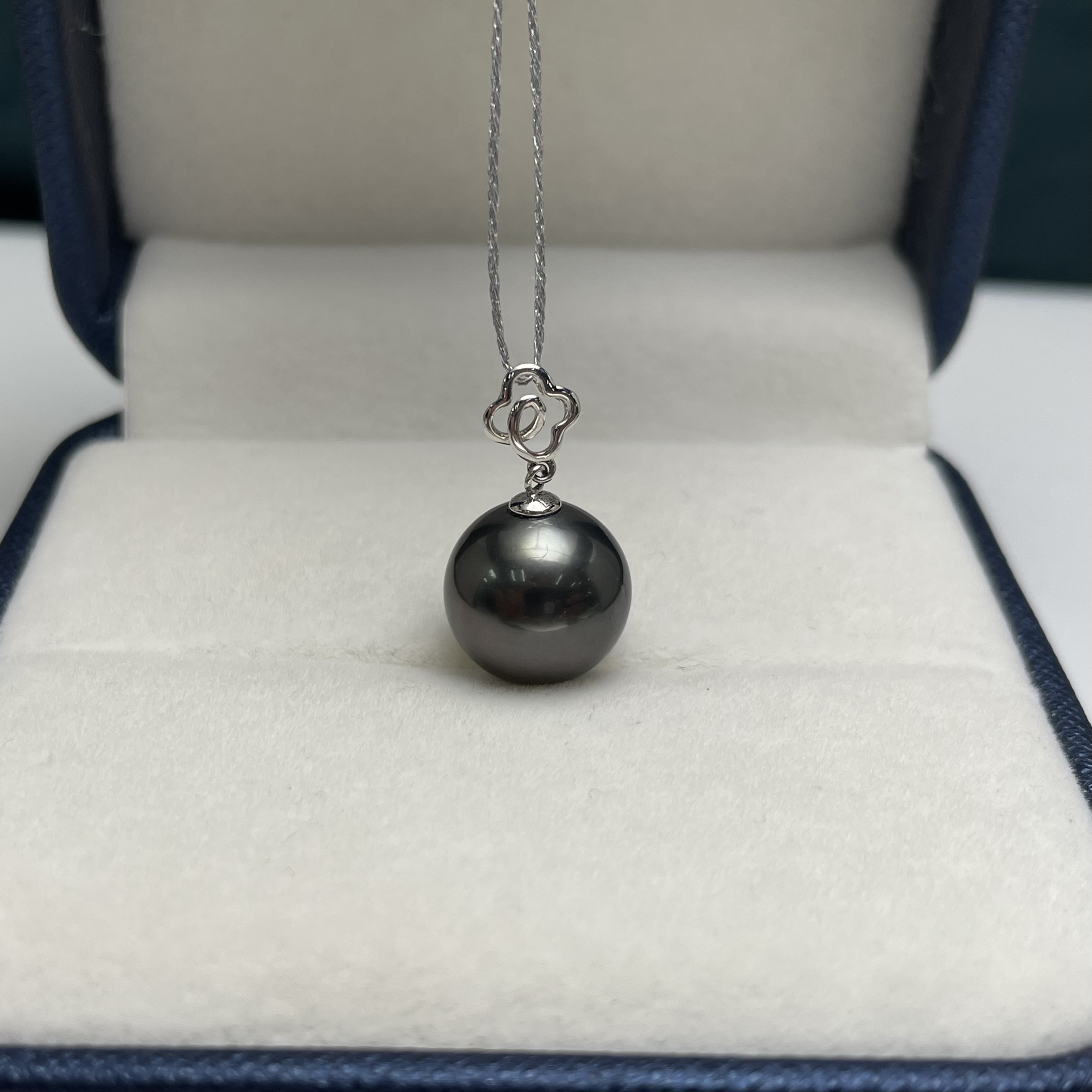 大溪地黑珍珠18K吊坠11-12mm灵动花朵款潮流简约个性