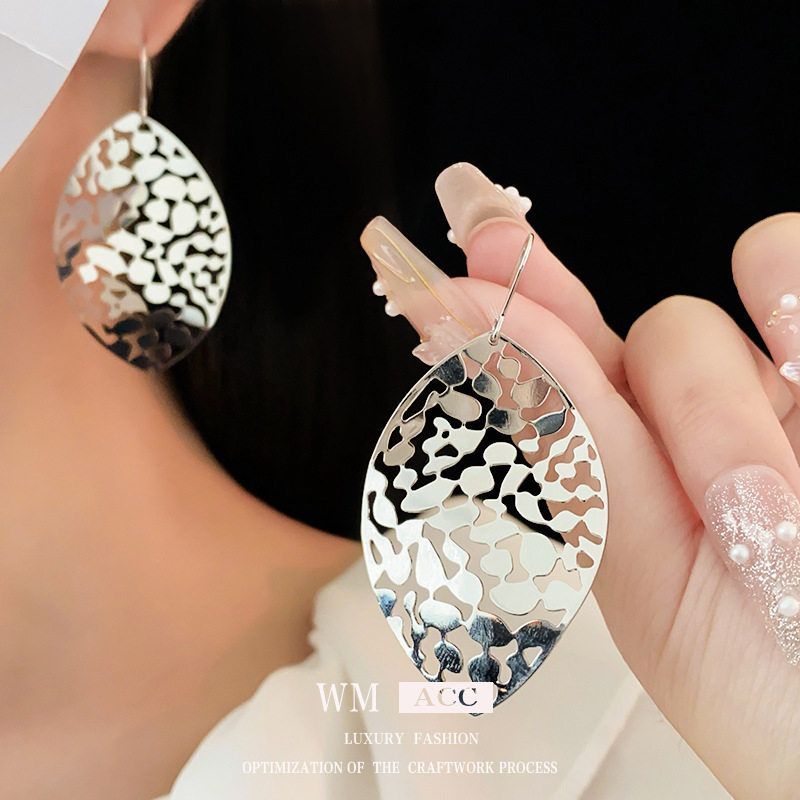 合金耳饰 冷淡风镂空金属树叶耳钩小众气质百搭轻奢高级感耳饰