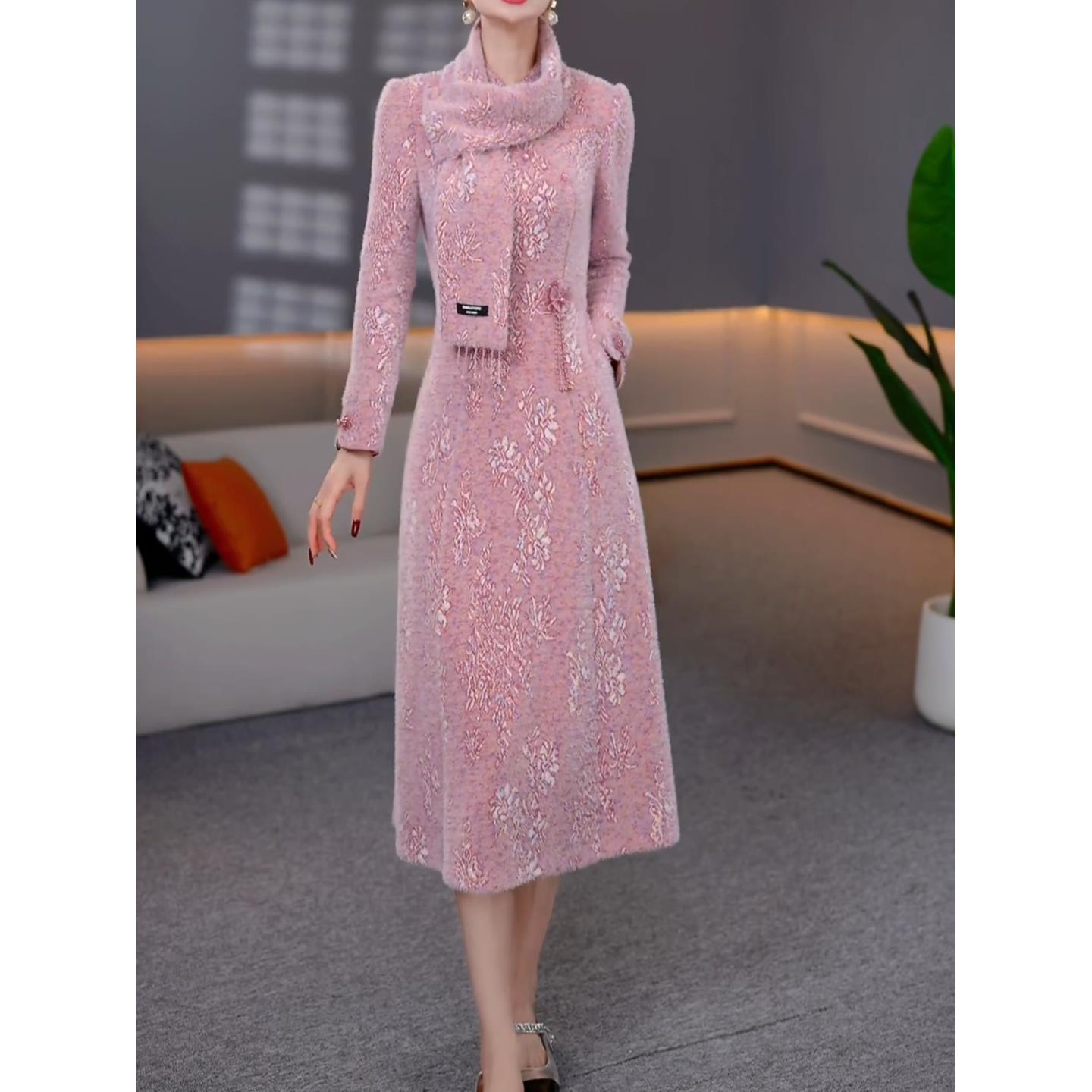 2025秋冬新款收腰显瘦修身气质秋冬加厚带围巾设计感中长款连衣裙