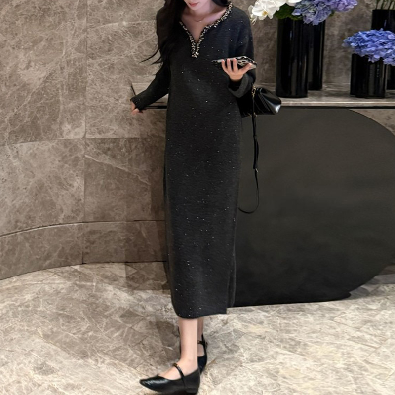 秋冬新款轻熟优雅风V领连衣裙女宽松显瘦百搭中长款裙子