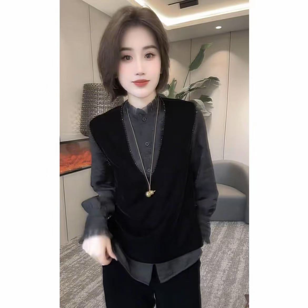 2025秋季新款女士上衣时尚洋气百搭纯色新中式丝绒马甲宽松显瘦