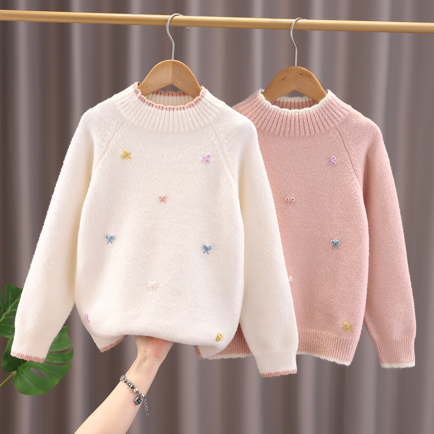 女童秋冬毛衣2025新款加绒加厚保暖针织打底衫中大童女宝宝毛线衣