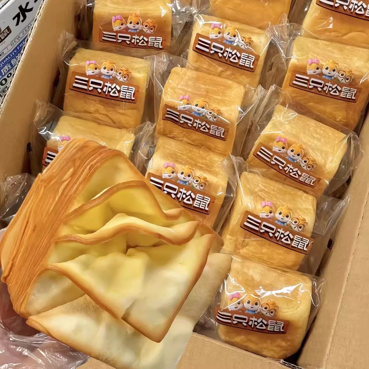 三只松鼠水牛乳千层吐司零食整箱早餐代餐办公室休闲网红学生宿舍