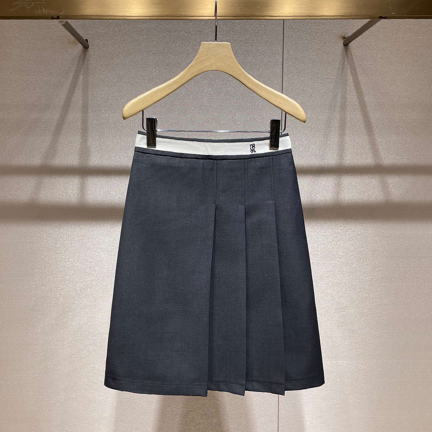 灰色半身裙2025夏季新款不规则百褶裙撞色高腰气质百搭通勤A字裙