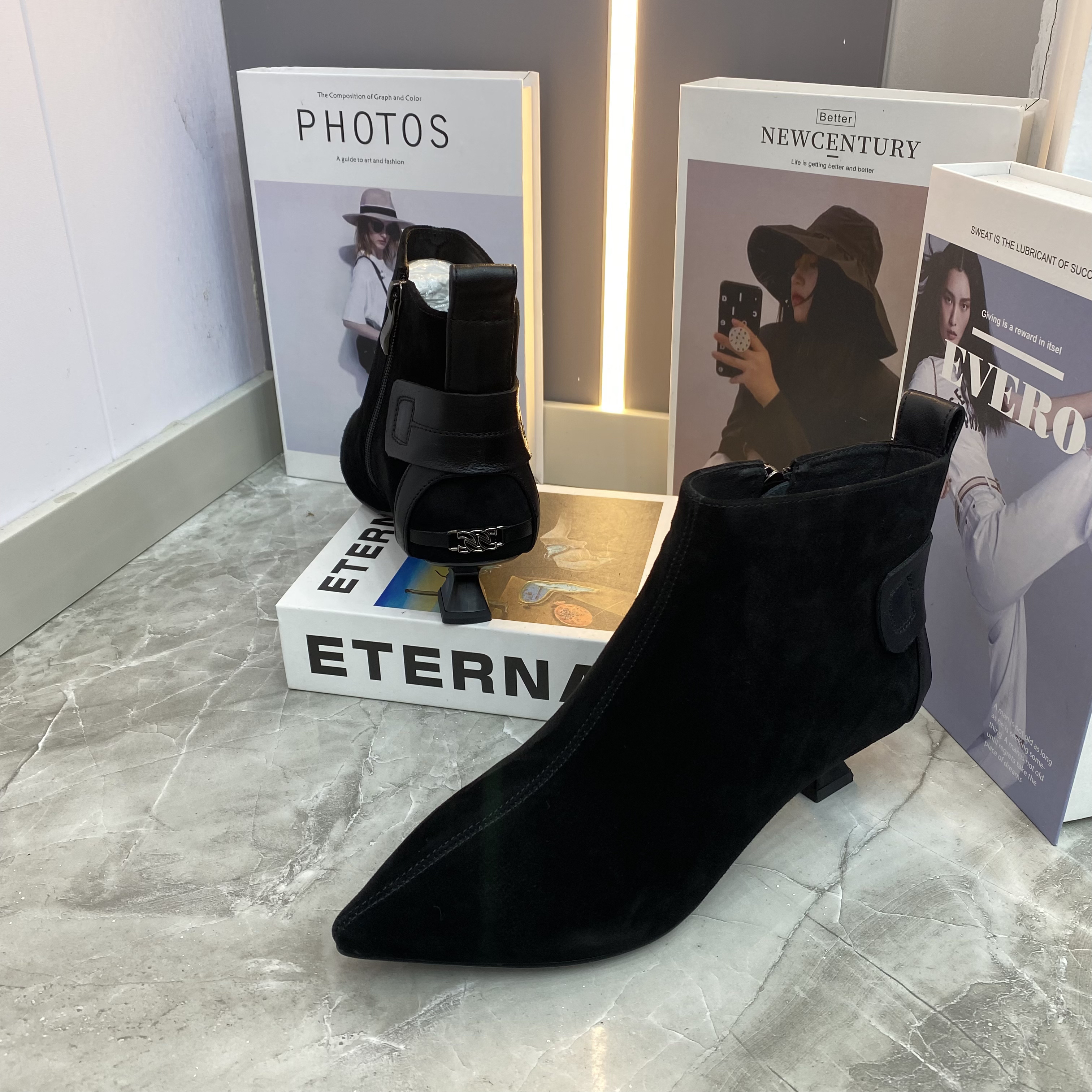 2.5厘米猫跟羊京皮短靴矮跟女靴