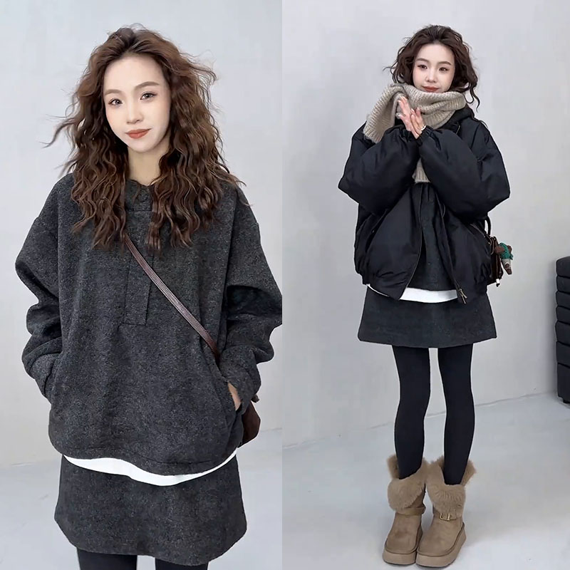 今年流行穿搭一整套2025新款休闲连帽卫衣百搭棉服外套短裙三件套