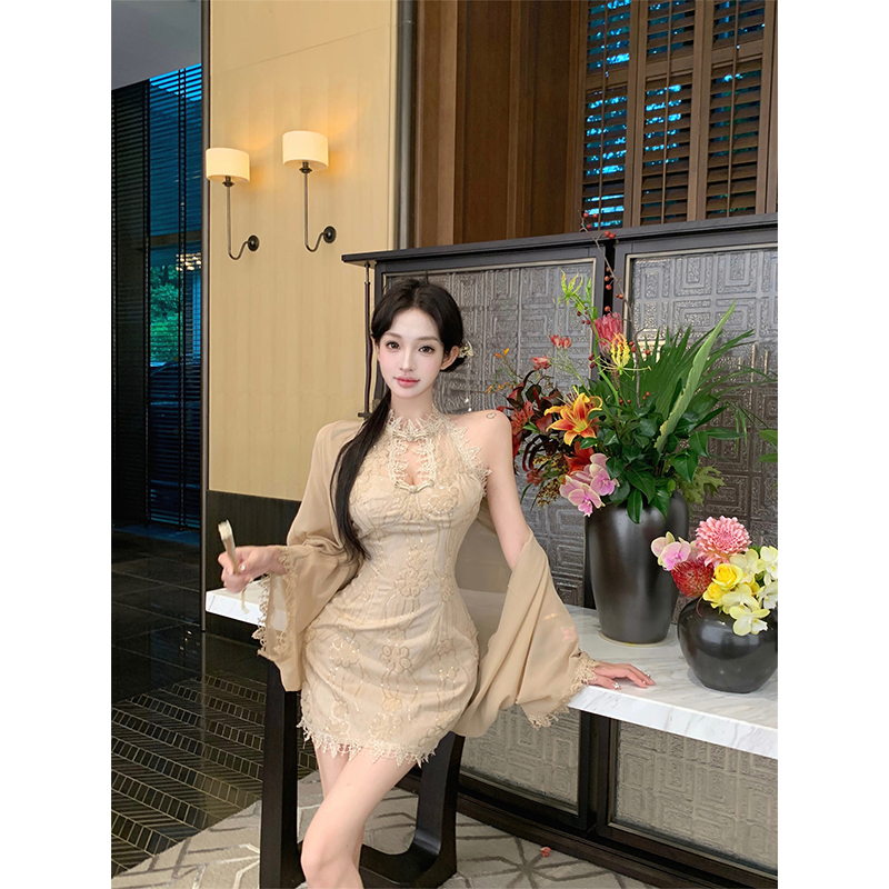 新中式挂脖连衣裙女2025早秋蕾丝包臀裙性感无袖裙子长袖开衫套装