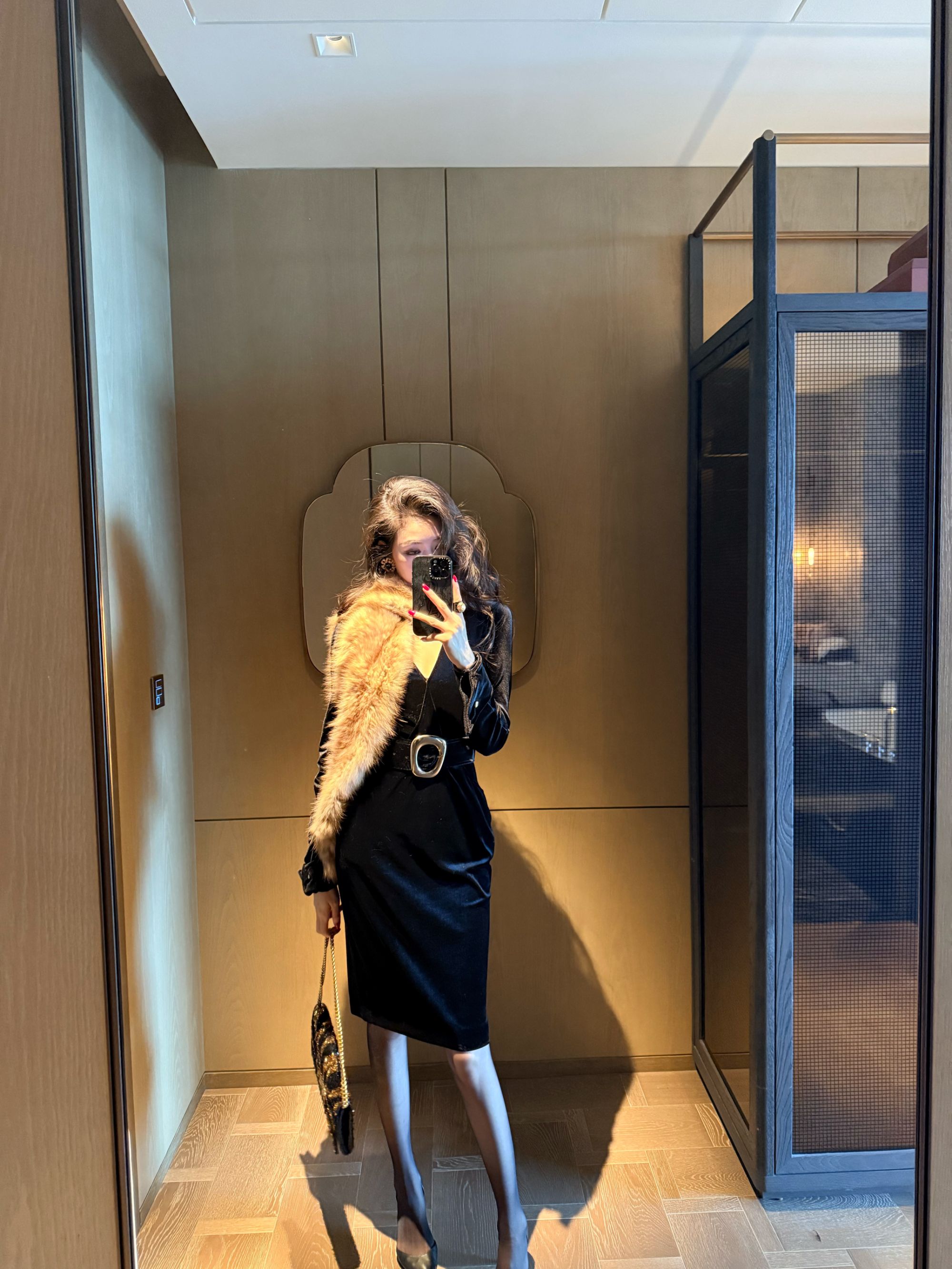 金南一金南一V领长袖显瘦气质优雅黑色丝绒秋冬连衣裙0101411261